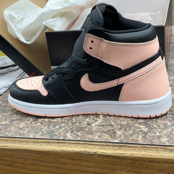 Nike Air Jordan 1 Retro - Picture 2 of 5